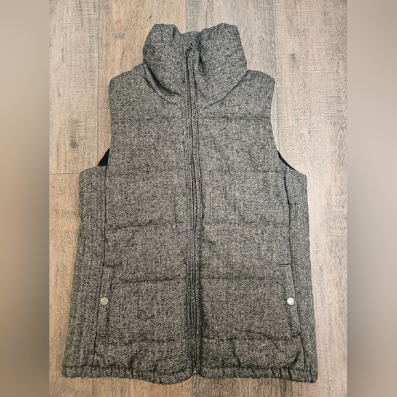 Women's Old Navy puffer vest - Picture 4 of 5